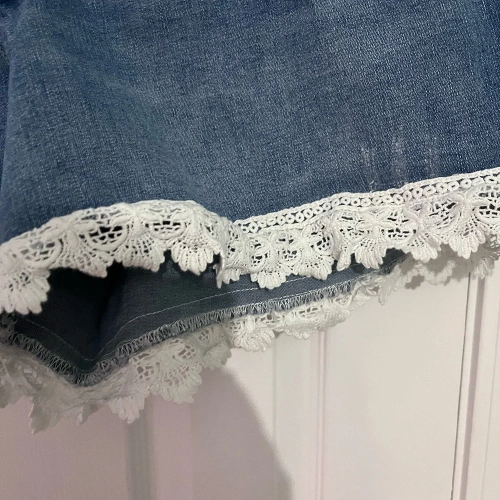 Women's Denim Shorts with Lace Trim - Picture 3 of 6
